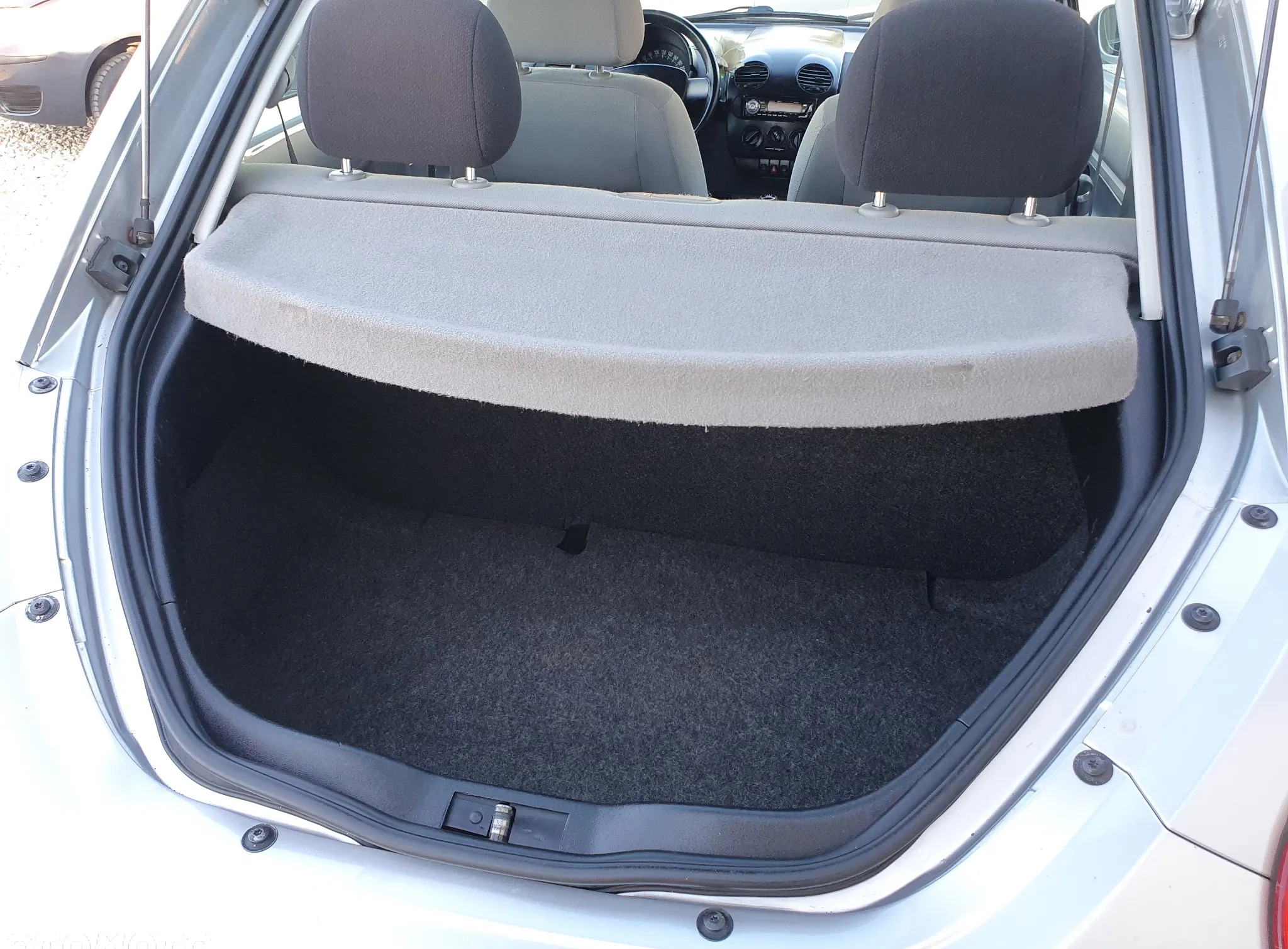 Volkswagen New Beetle cena 9900 przebieg: 150000, rok produkcji 2001 z Chocianów małe 172